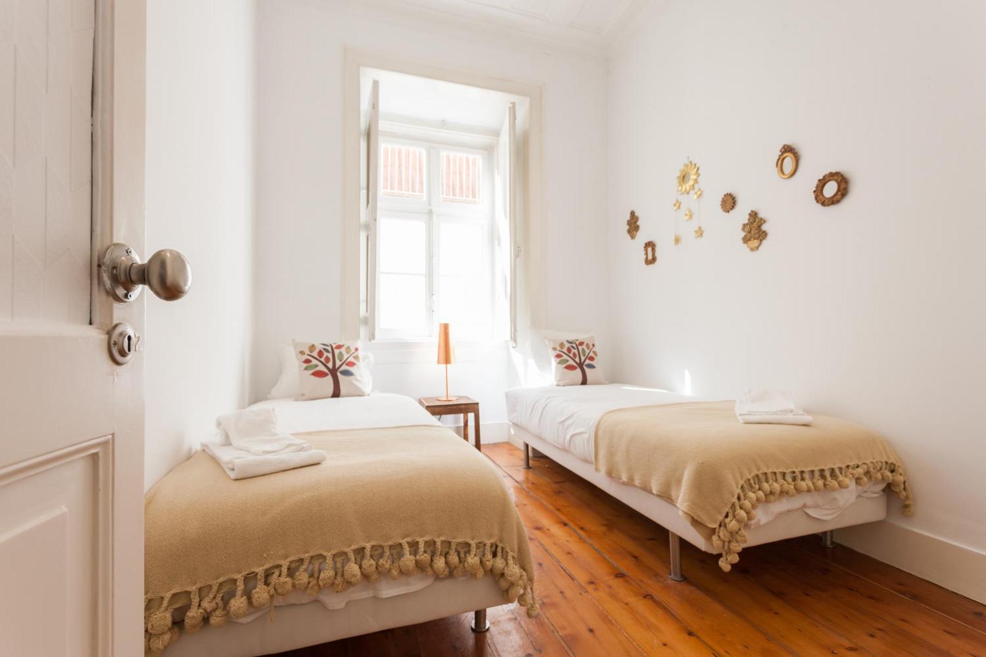Tejo Vintage Three-Bedroom Apartment - By Lu Holidays ลิสบอน ภายนอก รูปภาพ