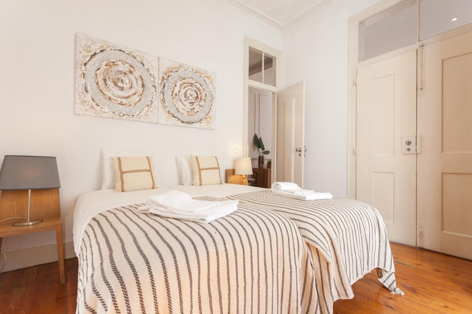 Tejo Vintage Three-Bedroom Apartment - By Lu Holidays ลิสบอน ภายนอก รูปภาพ