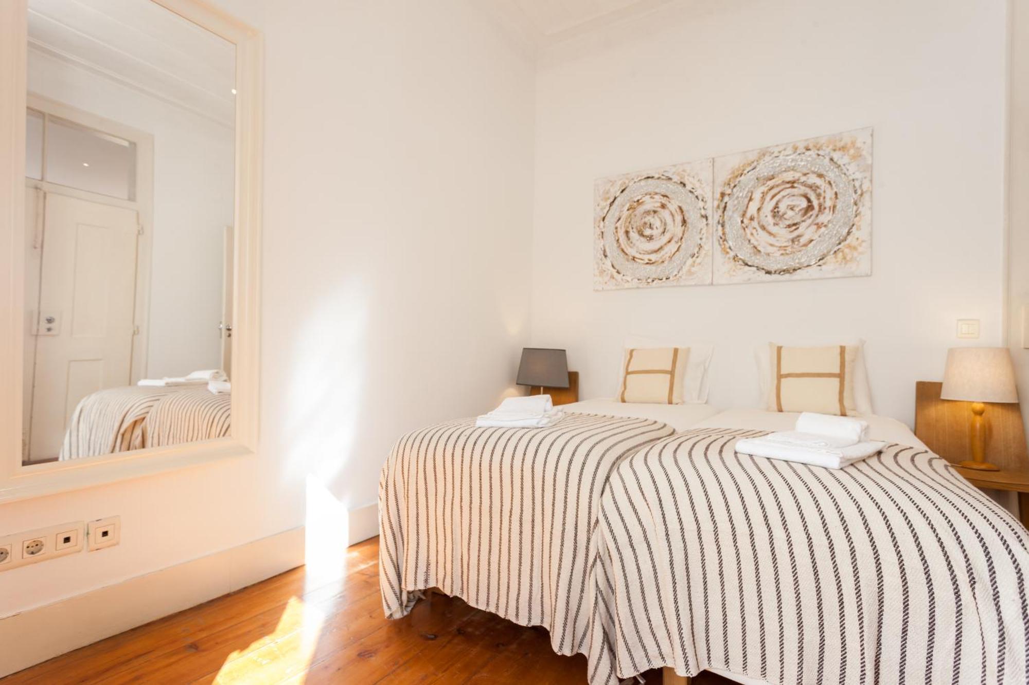 Tejo Vintage Three-Bedroom Apartment - By Lu Holidays ลิสบอน ภายนอก รูปภาพ